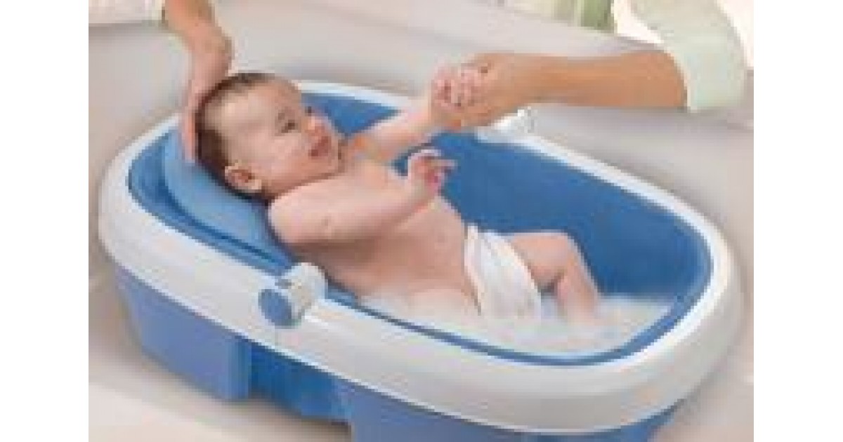 Нужна ли ванночка. Ванночка для купания новорожденного. Детская ванночка для купания в ванной. Ванночка для грудничка. Ванночка для новорожденных с горкой.